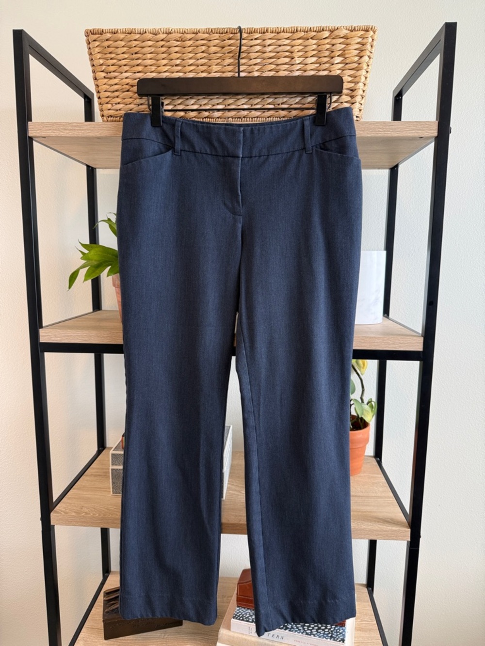 White House Black Market Mid-Rise Bootleg Ankle Navy Career Dress Pant Trouser 6